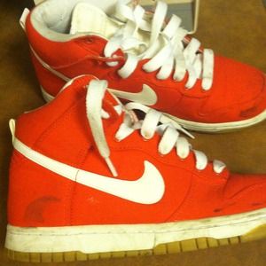 TRADed!!!!🚫Red Nike High tops!