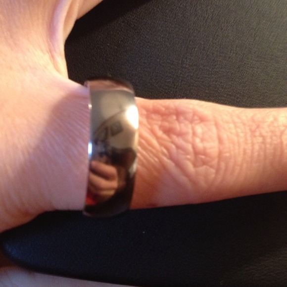 Men's Titanium wedding band - Picture 2 of 2