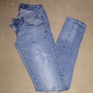 00S💙 Preloved Fox Distress Jeans