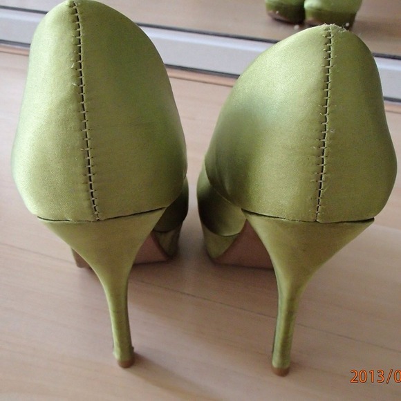 ⚡SATIN ROUND TOE STILETTOS⚡ in great condition - Picture 2 of 3
