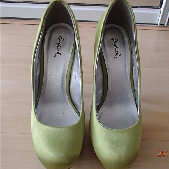 ⚡SATIN ROUND TOE STILETTOS⚡ in great condition - Picture 3 of 3