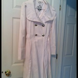 Beautiful white guess coat