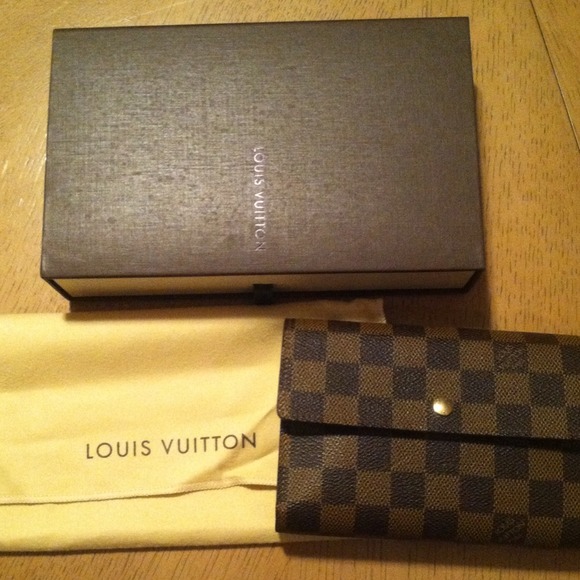 🚫SOLD!!!🚫Louis Vuitton Damier Wallet