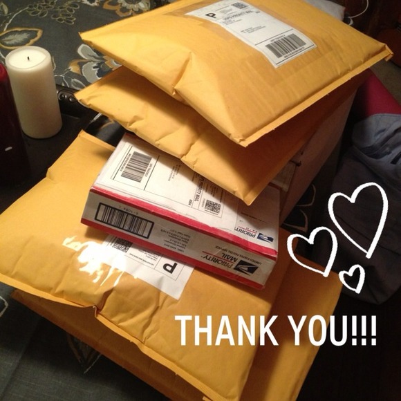 In the mail they go!!! 📦📦✈✈👍💕
