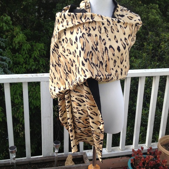 Reversible scarf pashmina! Animal print and black!