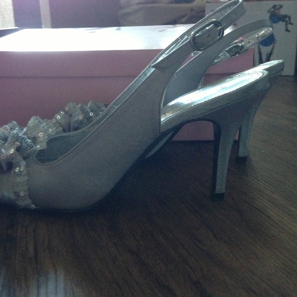 Cute silver heals - Picture 2 of 2