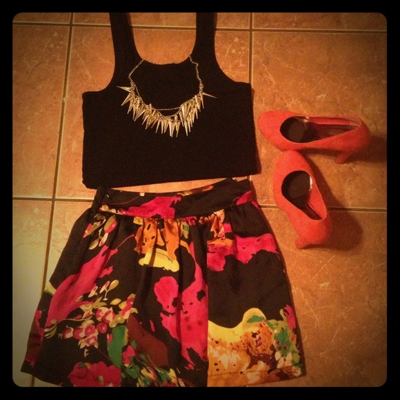 🎉HOST PICK🎉🌷Floral skirt🌹
