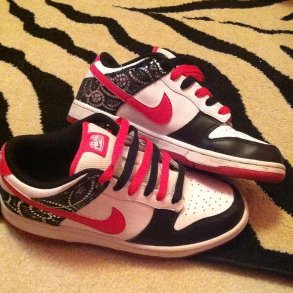 Nike Shoes - Nike Shoes