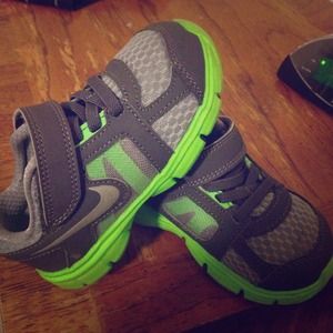 Toddler Nike size 7
