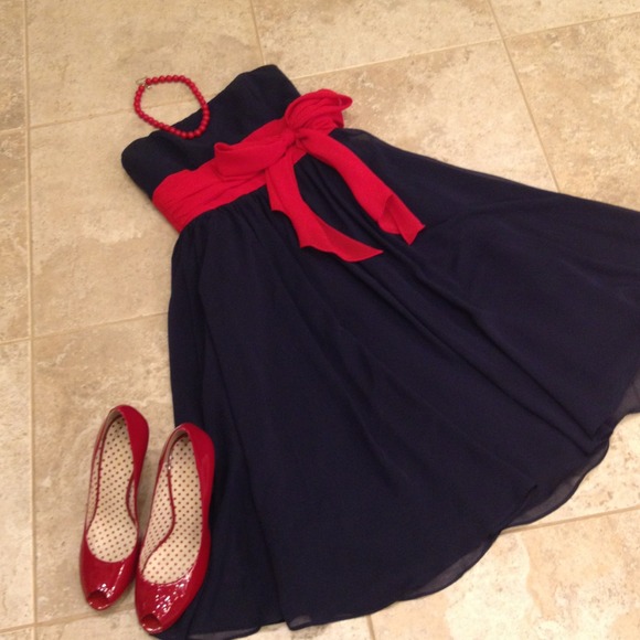 Dresses & Skirts - Navy & red chiffon dress