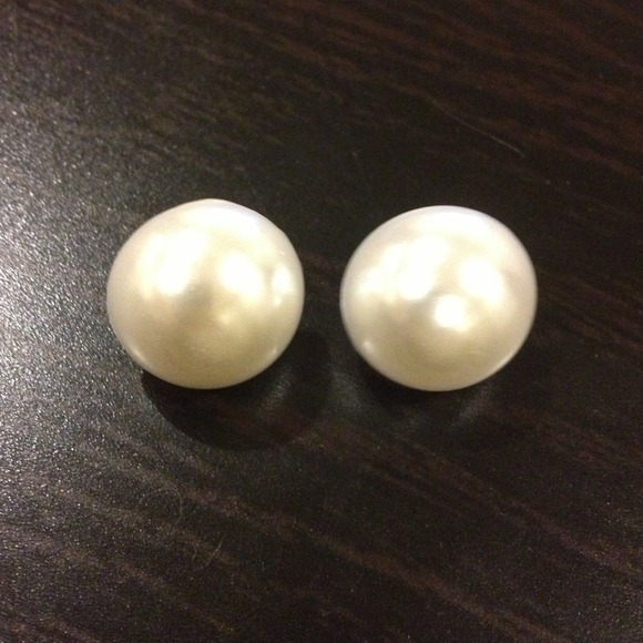 Faux pearl flat back earrings