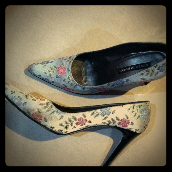 💐Vintage Floral pointed heels💐 - Picture 1 of 4