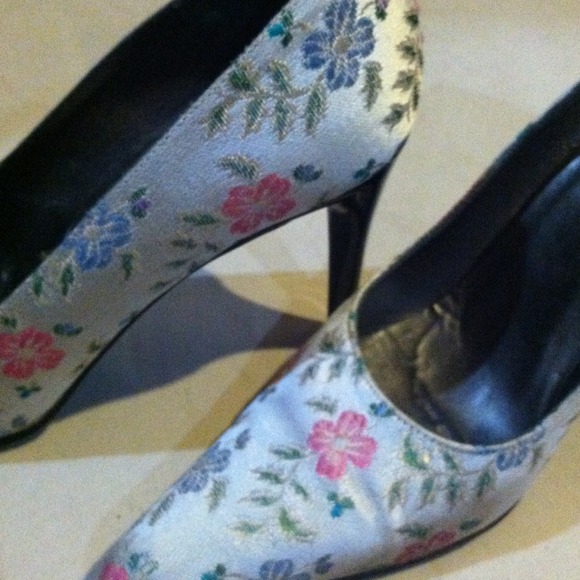 💐Vintage Floral pointed heels💐 - Picture 4 of 4