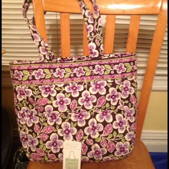 Hold Vera Bradley plum petals euc.. 3 pocket tote