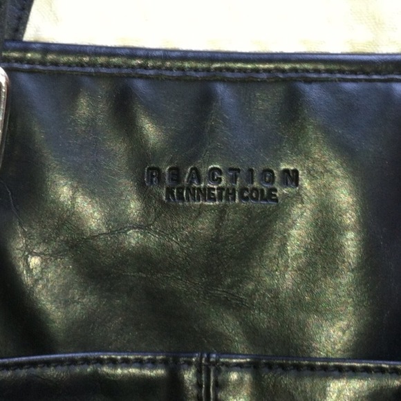 GIFTED- Kenneth Cole Reaction Black Purse - Picture 2 of 4