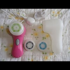 Clarisonic Mia 2cleansing system almost brand new!
