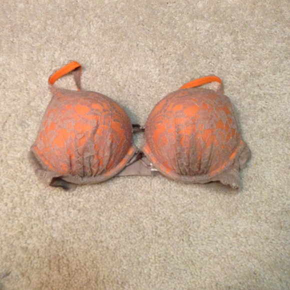 Victoria's secret miraculous plunge bra
