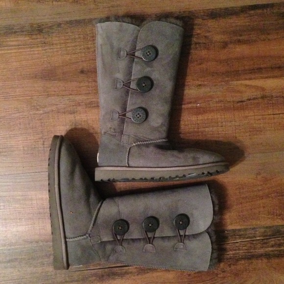 ❌SOLD❌ Grey Button Uggs.