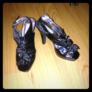 Steve Madden patten leather heels... Size 7
