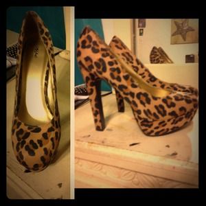 ⭐⭐REDUCED!!⭐⭐Cheetah heels