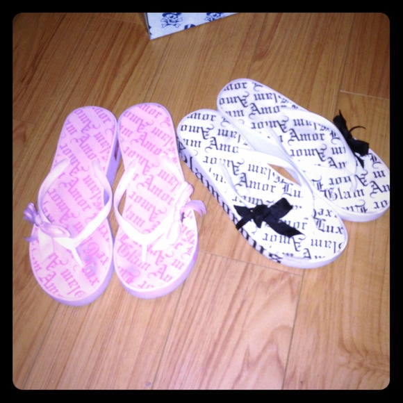 2 pairs of Size 7 sandals great for summer...