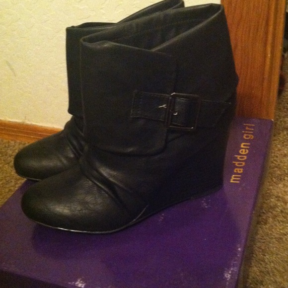 Black Madden Girl Booties.  Size 7