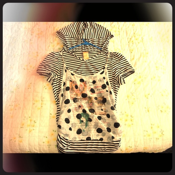 Good quality tee. Small.