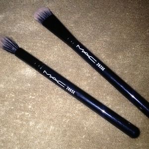 Mac brushes & benefit they're real