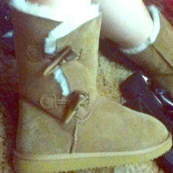 Chestnut Colored Snow Boots