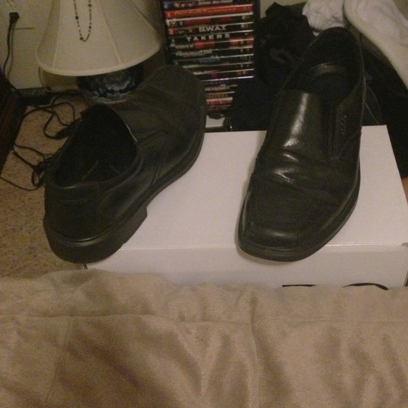 Men's dress shoes