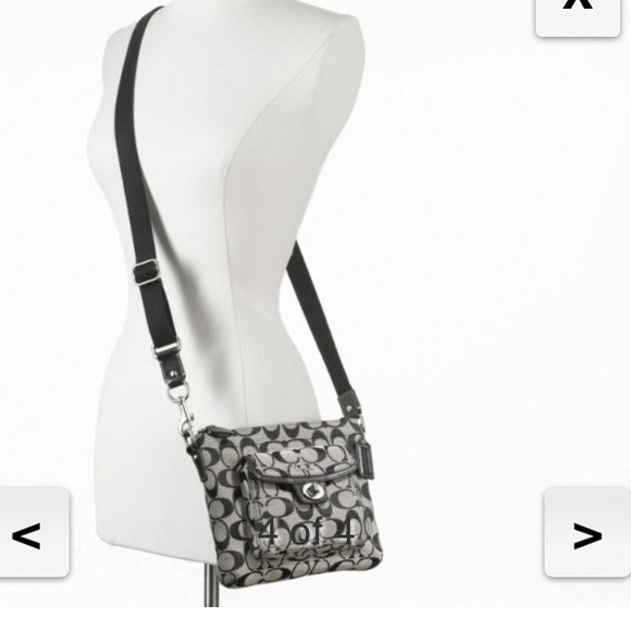 Coach crossbody - Picture 2 of 2