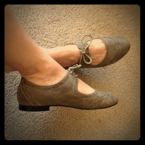 Dark beige Oxford flats