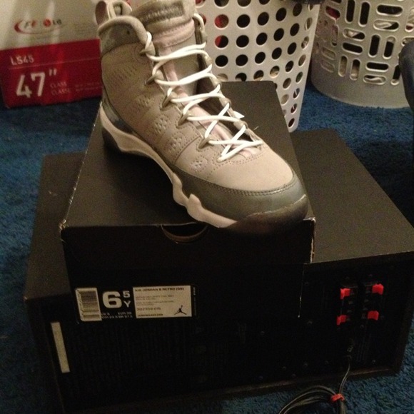Air Jordan retro 9 GS size 6.5 Y