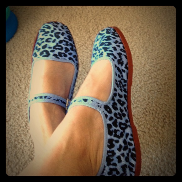 ☀️REDUCED PRICE☀️Mary Janes Blue Leopard print
