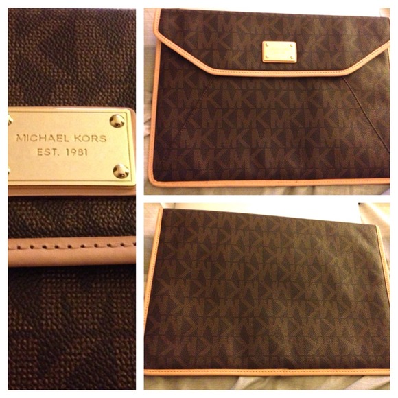 🚫Hold🚫 Michael Kors laptop sleeve