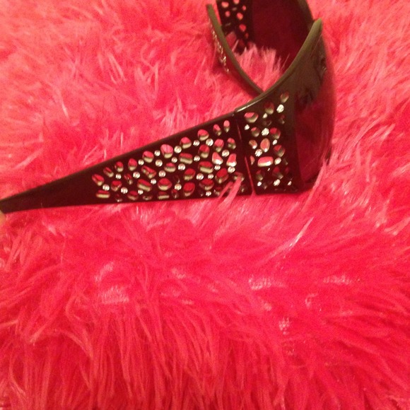 Jeweled sun glasses. - Picture 2 of 2