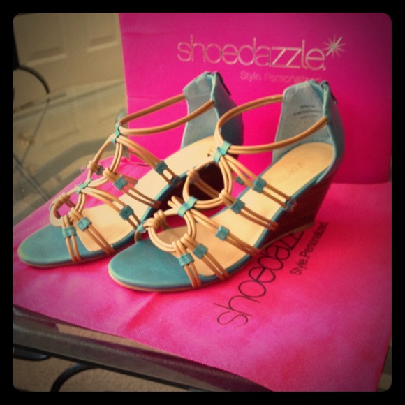 💥REDUCED💥 Turquoise strappy sandals