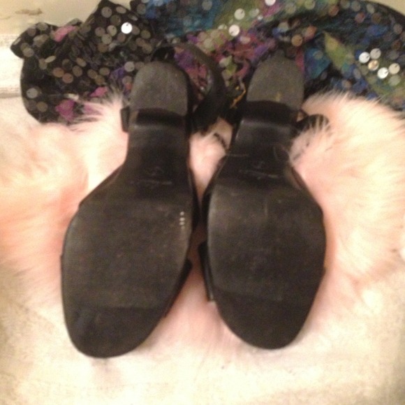 BLACK HEEL - Picture 4 of 4