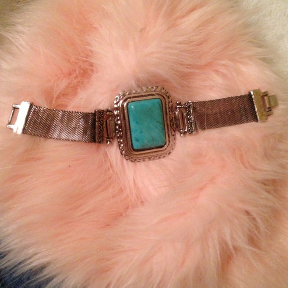 FAUX TURQUOISE N SILVER BRACELET