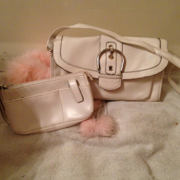 WHITE BAG and WRISTLET COMBO - Picture 1 of 4