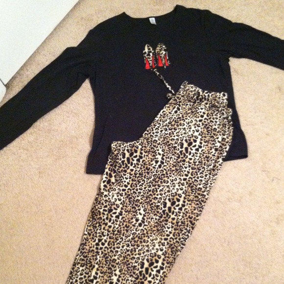 💋SOLD IN BUNDLE💋 New Direction pajamas - Picture 2 of 4