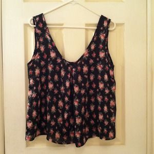 Cropped black floral tank