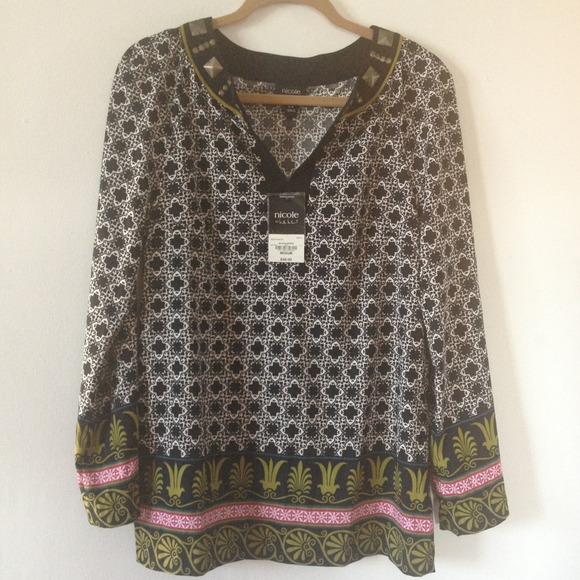 SOLD-Nicole black and white print tunic