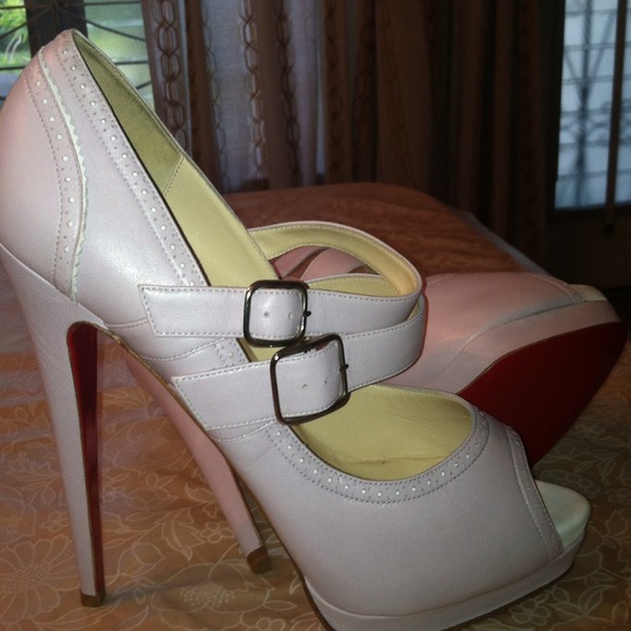 Never worn pair of Christian louboutin peep toe