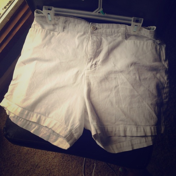 White shorts, perfect for the summer time! - Picture 1 of 1
