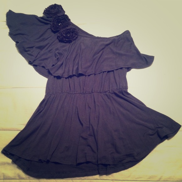 One shoulder flowy top with flowers