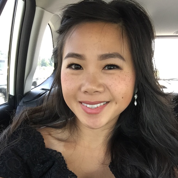 👋 Meet your posher! Hi there, I'm Diana! ☺️ - Picture 3 of 5