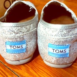 Shimmering Toms
