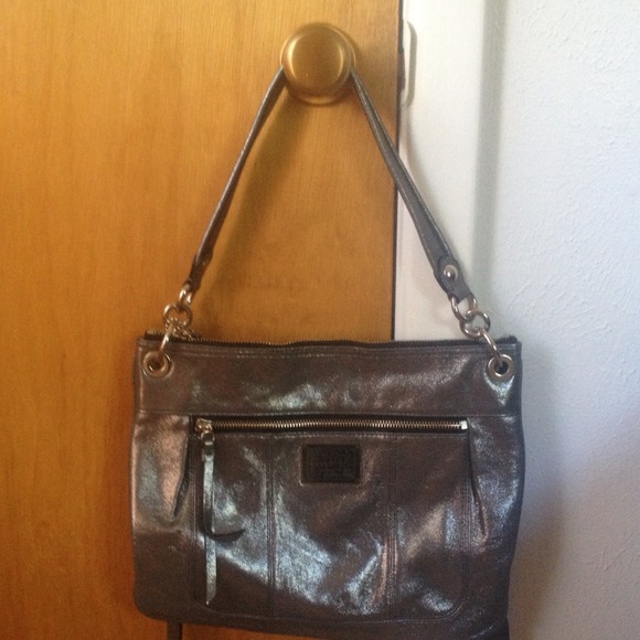 Coach poppy gunmetal silver color.