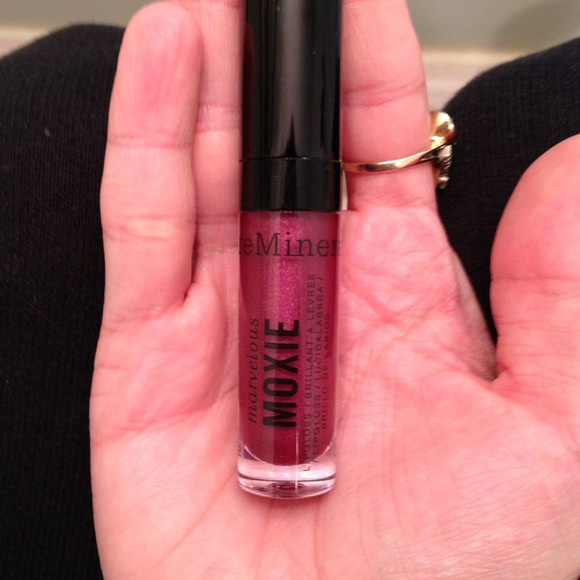 Bare Minerals marvelous moxie lipgloss.